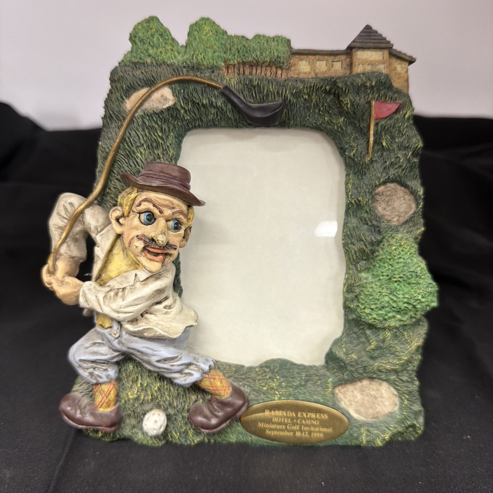 vintage Figi Graphics 3D resin picture frame featuring‎ a golfer in attire